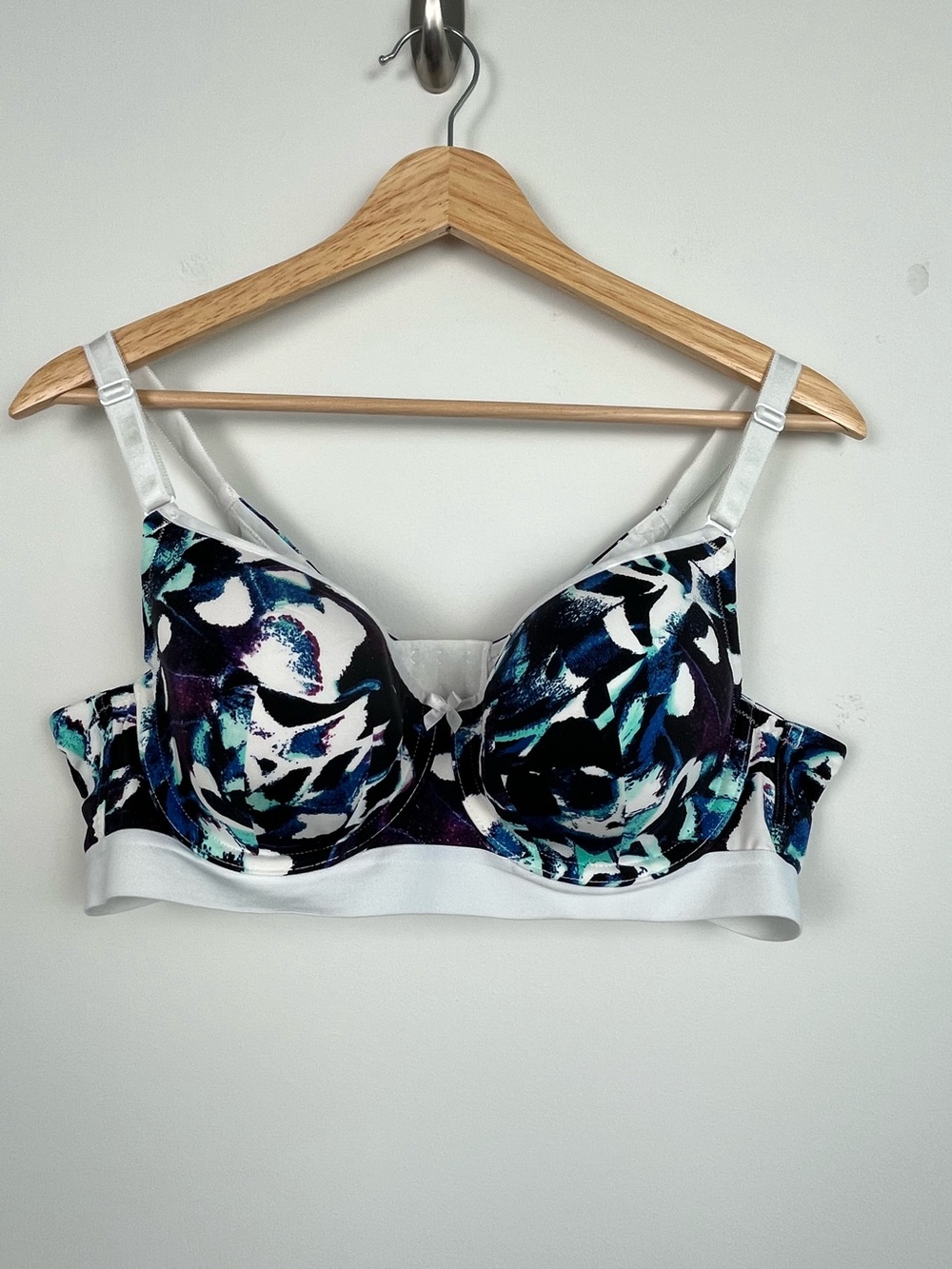 Torrid Curve abstract print underwire adjustable strap bra, 40B.